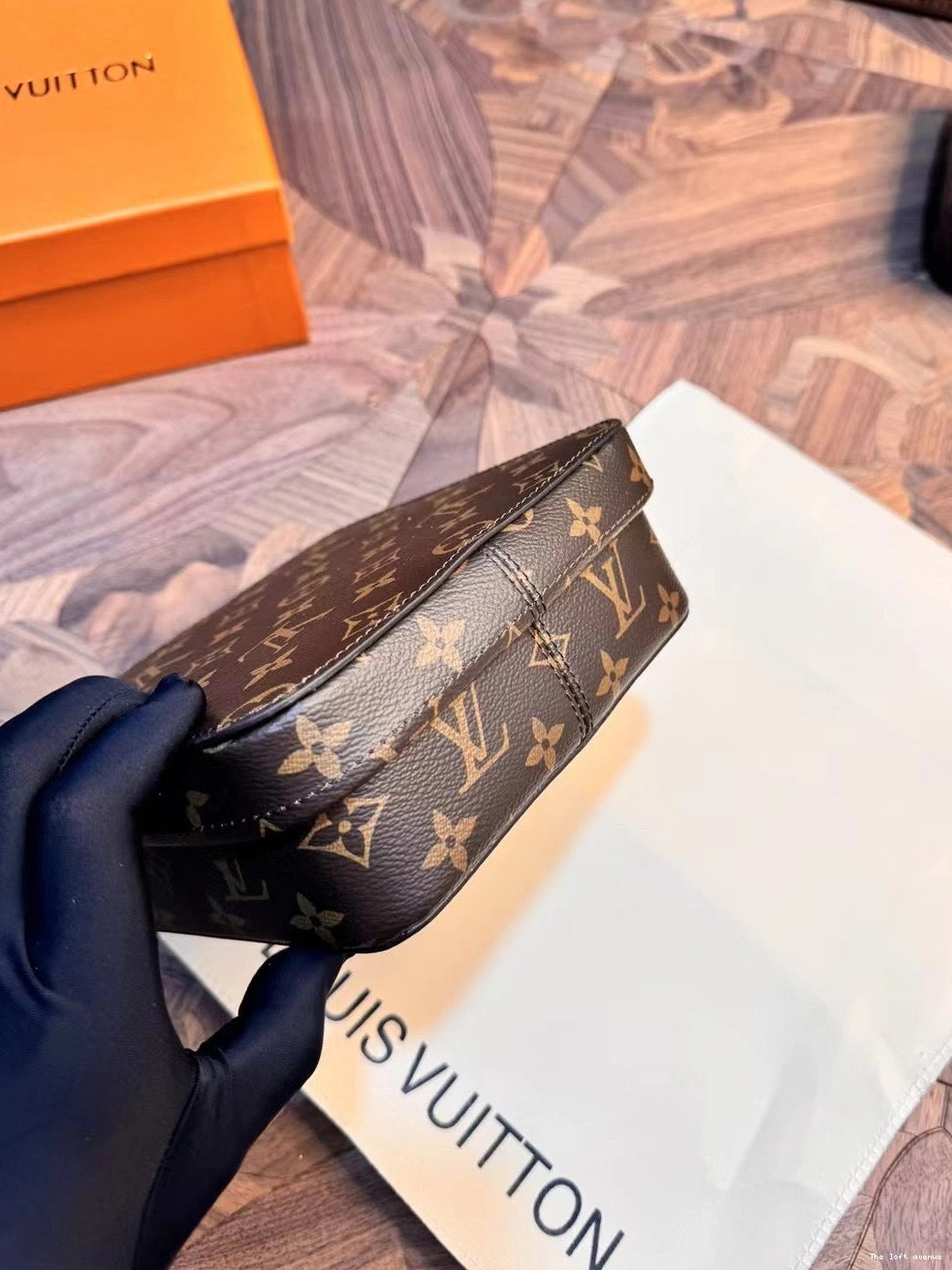 CUSTOM SQUARE CASE LV VANITY 0825